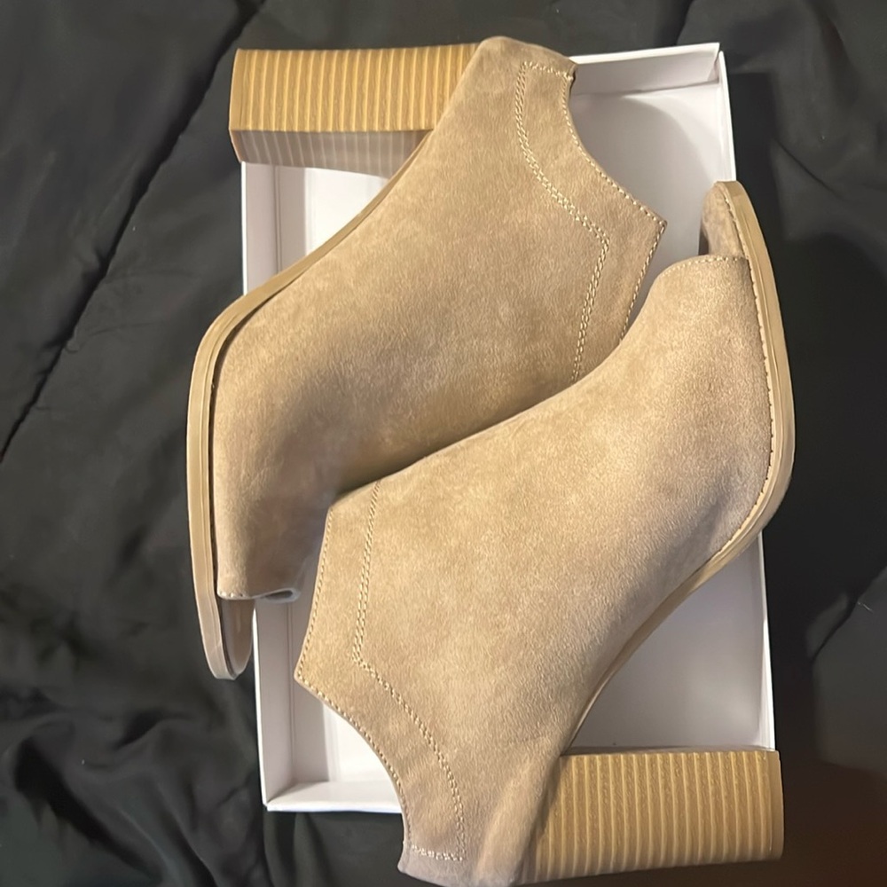 Tan Heel